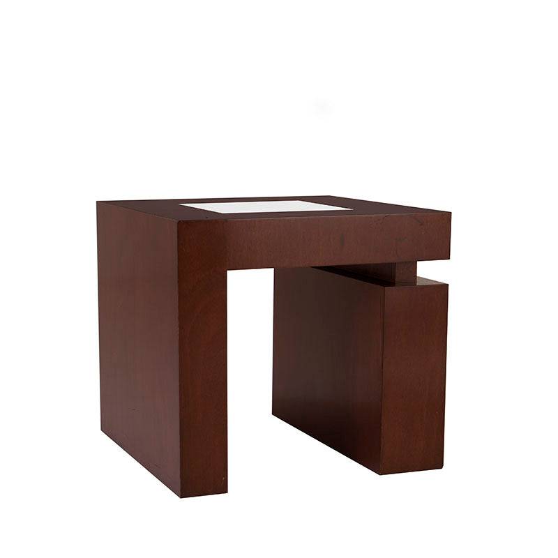 Mesa lateral Tamayo de Deurope con estructura de caoba, superficie de mármol en tono tabaco, dimensiones 60x60x60 cm.