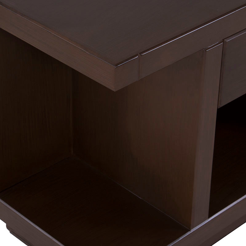 Mueble para TV Lisboa de madera industrializada en color café, con espacio para electrodomésticos y estilo moderno.