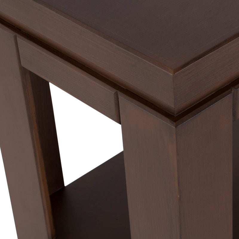 Mueble para TV Bruselas de madera industrializada en color café, con espacio para televisor y almacenamiento, 140 cm de ancho.