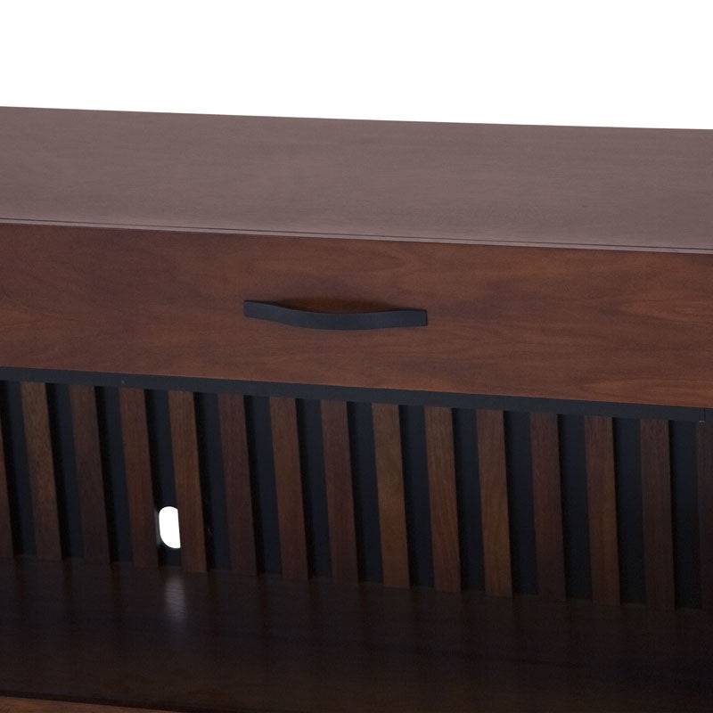 Mueble para TV Bourbon de estilo clásico en acabado madera, diseñado por deurope.com.mx para espacios modernos.