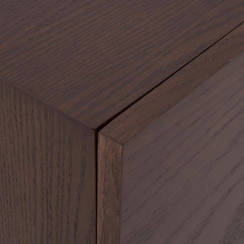 Mueble para TV Hermes de madera de encino, frente de 120 cm, alto 55 cm, fondo 40 cm, en acabado natural.