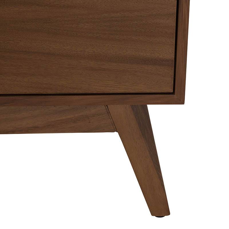 Mueble para TV Montecarlo de madera oscura, diseño moderno, con espacio para electrodomésticos y decoración en color marrón oscuro.