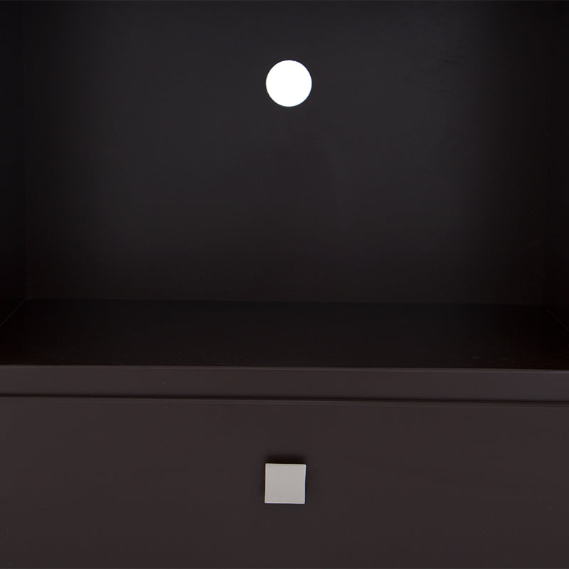 Mueble para TV Asturias de madera industrializada en color moka, con diseño moderno y superficie de 140 cm de ancho.