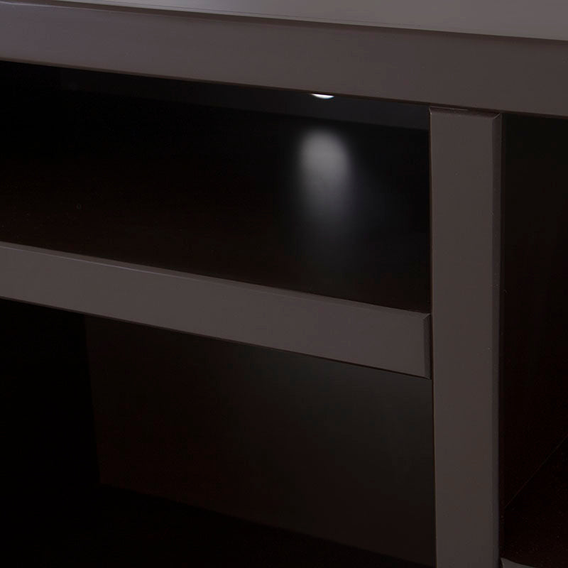 Mueble para TV Asturias de deurope.com.mx en madera industrializada moka, con espacio para televisor y almacenamiento.