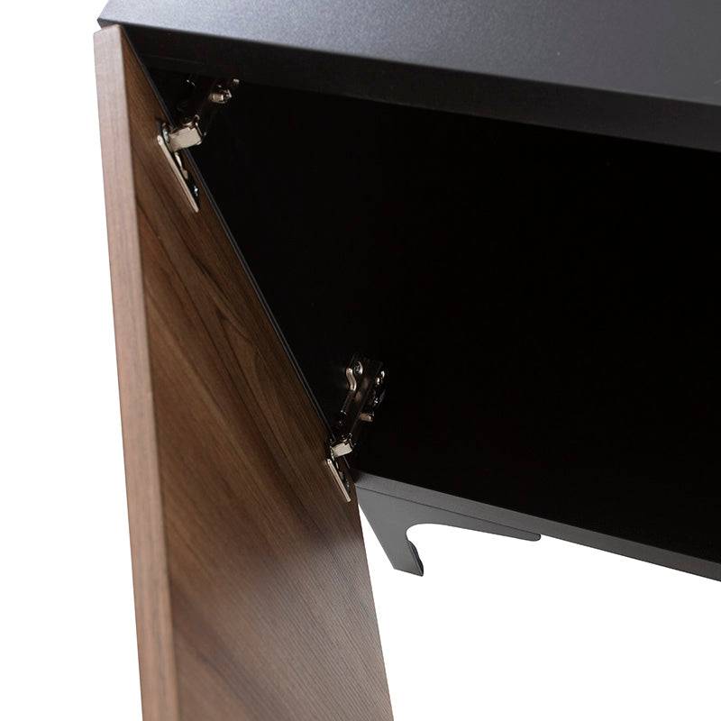 Mueble para TV Lazy de color negro nogal, de madera industrializada con chapa de melamina, frente de 160 cm, alto 54 cm y fondo 40 cm