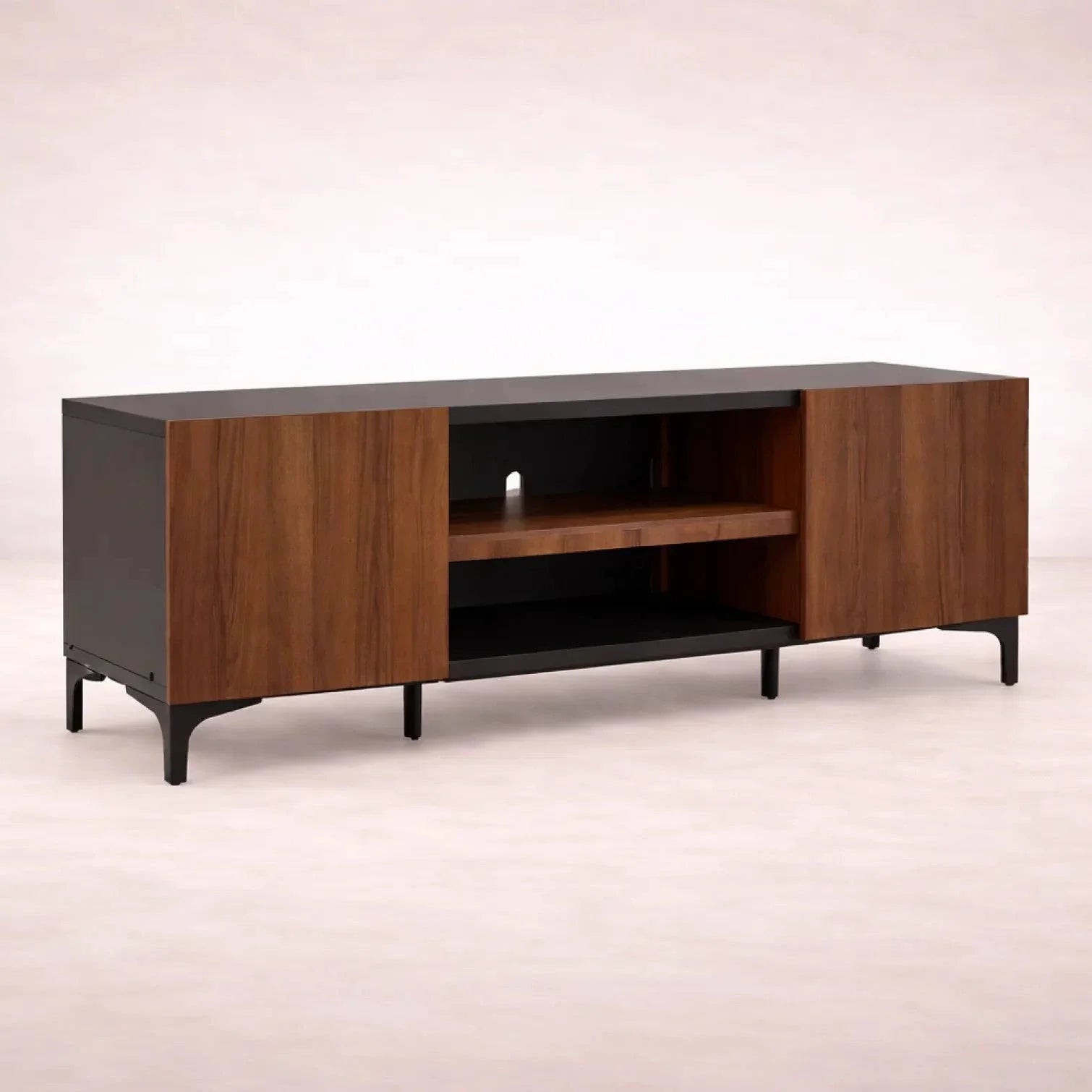 Mueble para TV Lazy de madera industrializada en acabado negro nogal, con diseño moderno y superficie de 160 cm de ancho.
