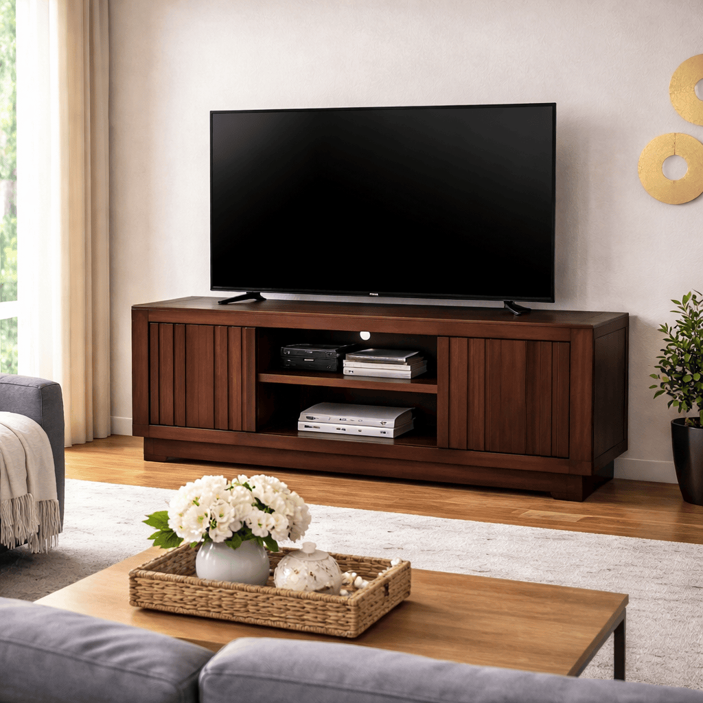 Mueble para TV Quebec de madera de nogal, encino y okume, con superficie de 140 cm de ancho, 60 cm de alto y 50 cm de fondo.