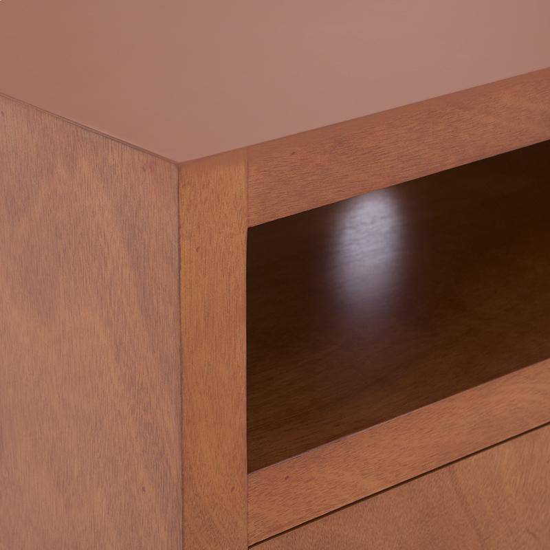 Mueble para TV Tamayo de madera de caoba en acabado tabaco, con espacio para televisor y almacenamiento, 160 cm de ancho.