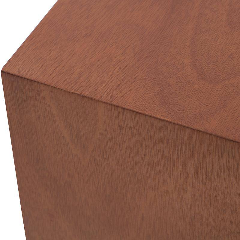 Mueble para TV Tamayo de madera de caoba en acabado tabaco, con frente amplio, de 160 cm de largo y 70 cm de alto.