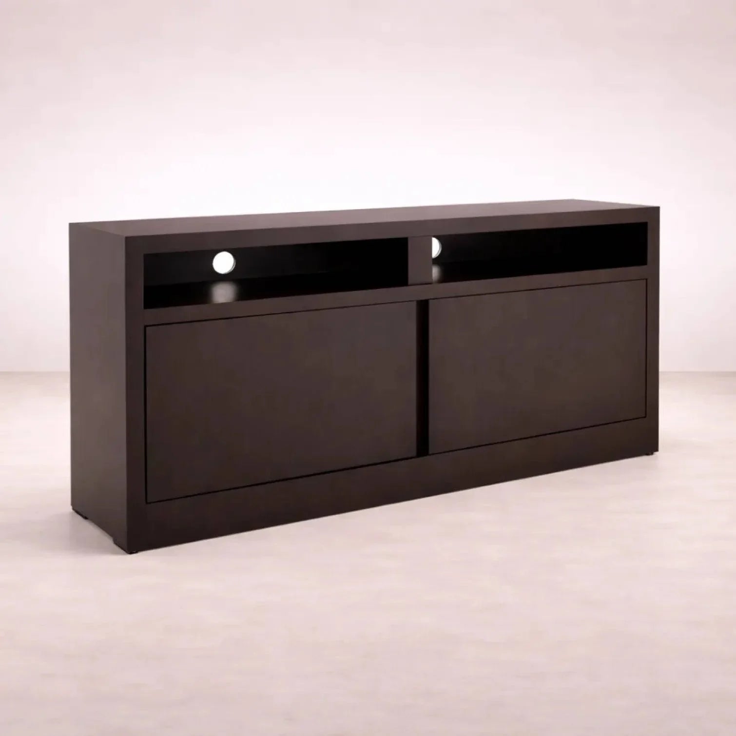 Mueble para TV Tamayo de madera decaoba con acabado wengué, 120 cm de ancho, 70 cm de alto y 30 cm de fondo.
