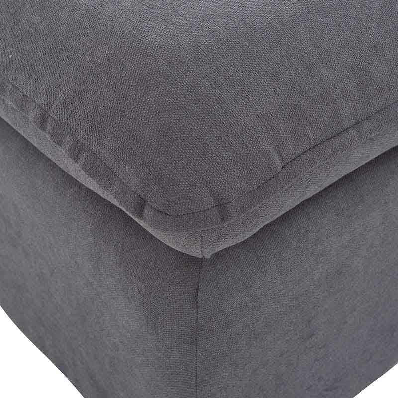Otomán Calm de Deurope en tela gris oscuro, tapizado plano con fibra, dimensiones 130x67x47 cm, vista frontal.