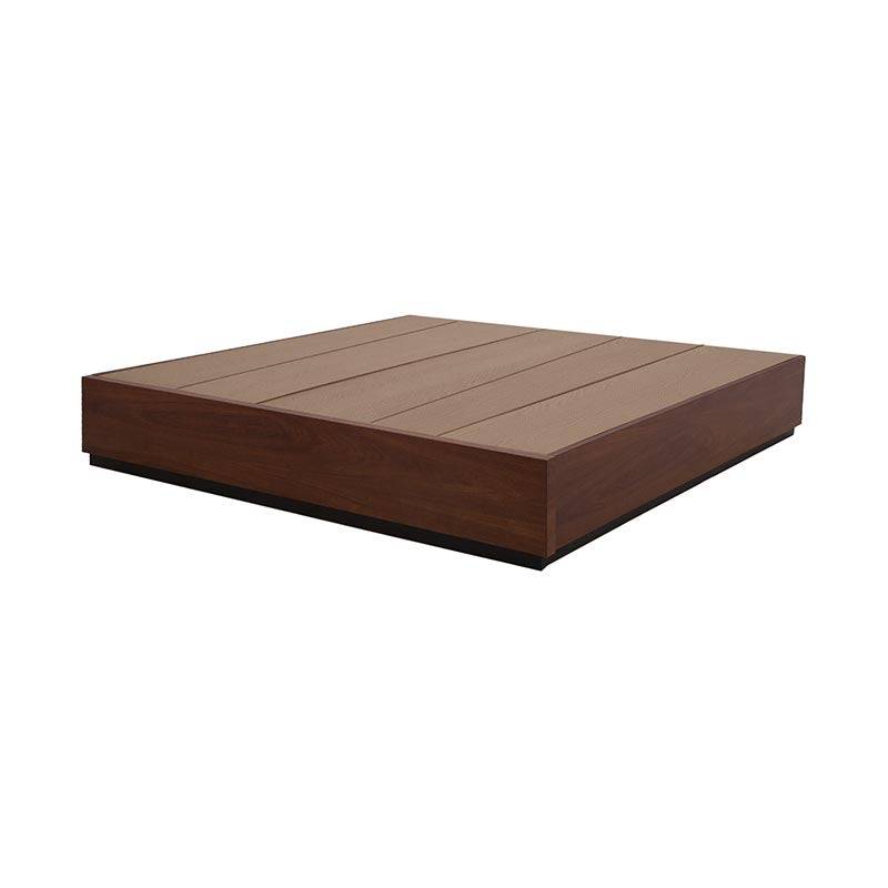 Juego de recámara Bourbon de madera de pino en color café, incluye base de cama y piezas decorativas.