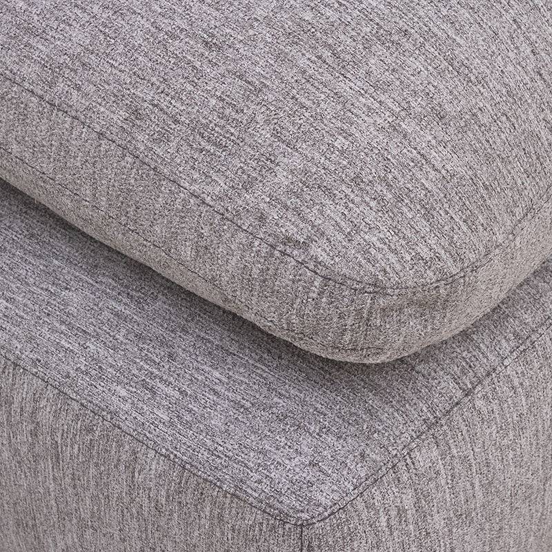 Sillón central y banca de sala Nube de deurope.com.mx en tela beige con textura suave y estructura de madera de pino.