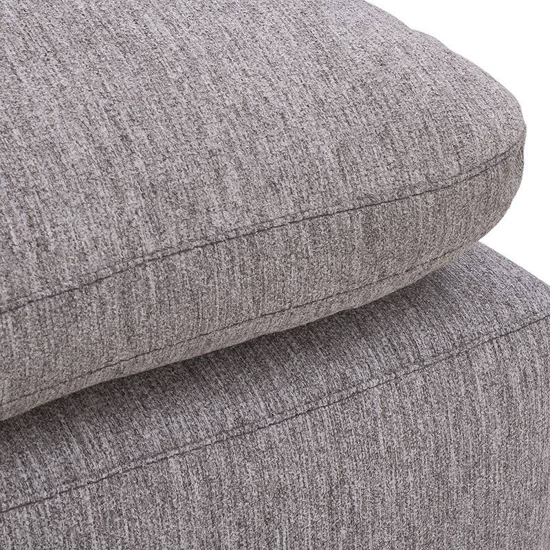 Sillón central de sala Nube de Deurope con banca en tela beige, madera de pino, frente, vista frontal, con textura suave.