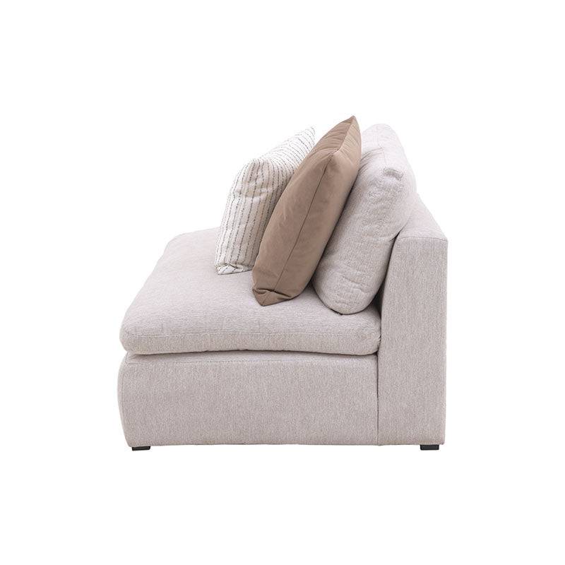 Sillón central y banca de sala Nube de Deurope en tela beige con textura suave y estructura de madera de pino.