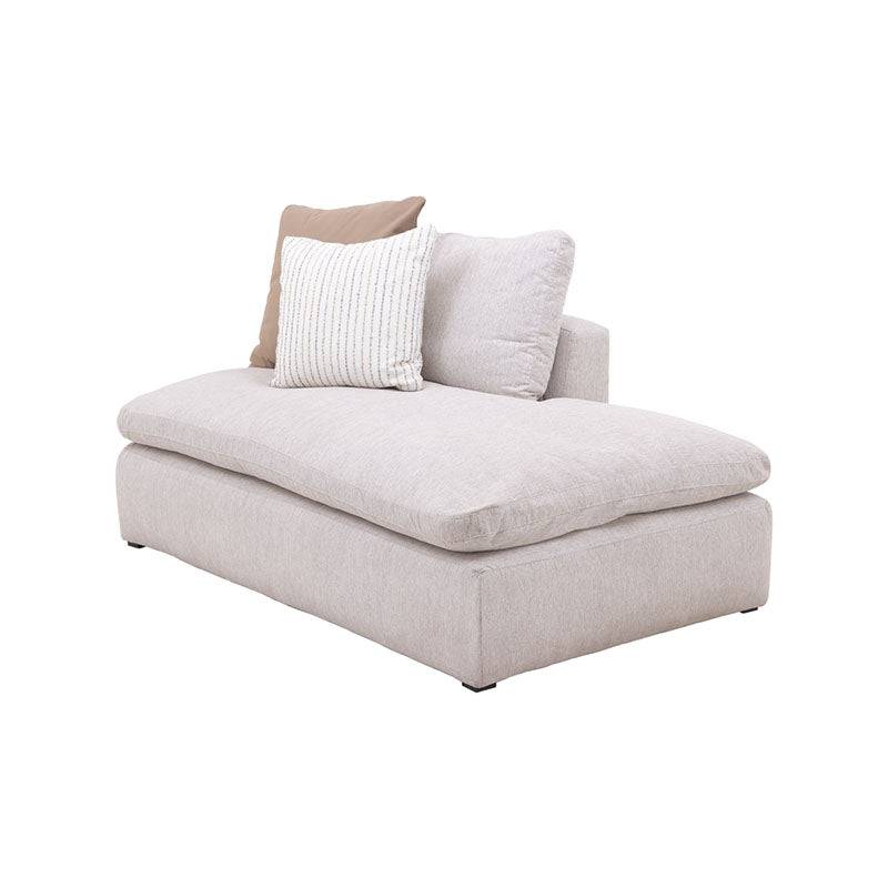 Sillón central de sala Nube de deurope.com.mx con banca a la derecha, tapizado en tela suave y estructura de madera de pino.