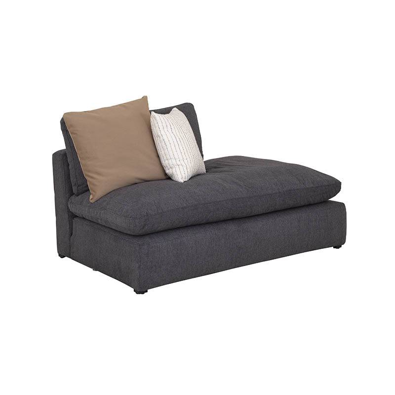 Sillón central de la sala Nube de Deurope.com.mx en tela beige con textura suave y estructura de madera de pino, con banca derecha.