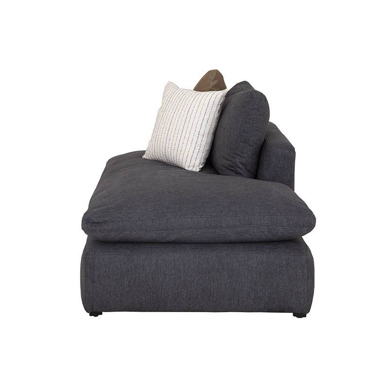 Sillón central y banca de módulo de sala Nube de Deurope en tela beige con textura suave y estructura de madera de pino.