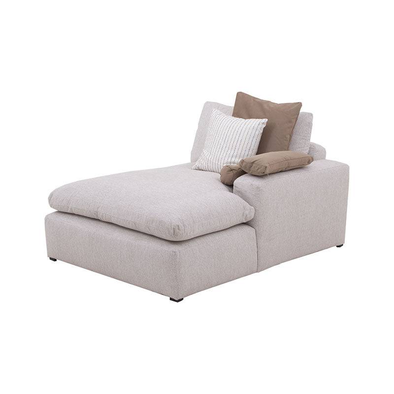 Sala Nube chaise deoupe con estructura de madera, tapizado en tela beige con textura suave, frente, 173 cm de fondo y 116 cm de altura