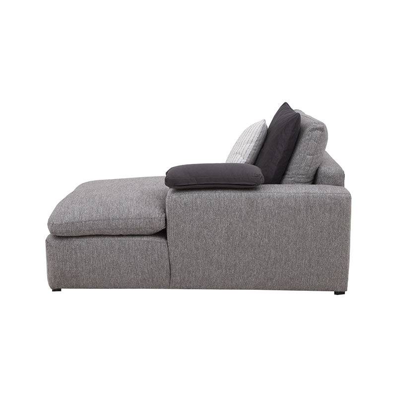 Sala Nube Chaise deoupe con estructura de madera y tela beige, vista frontal, dimensiones 116x92x173 cm, textura suave.
