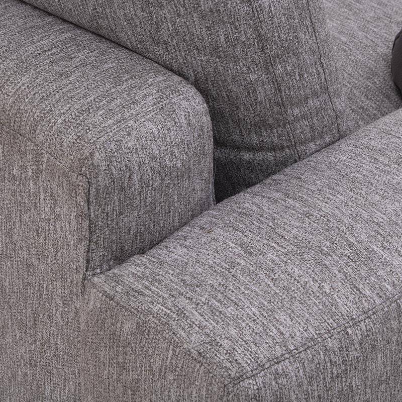 Sala Nube Chaise de color beige con estructura de madera, tela suave y diseño moderno, vista frontal de la sala con chaise.