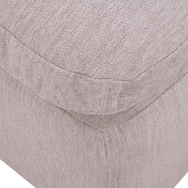 Sala Nube deurope.com.mx, con taburete beige, tela de tejido plano con textura suave y estructura de madera de pino.