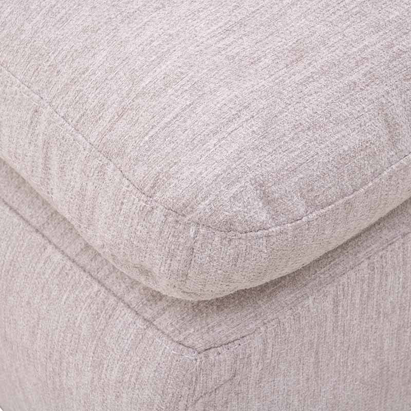 Sillón central de la sala Nube de Deurope, módulo de sala beige con estructura de madera de pino y tela de tejido plano suave.