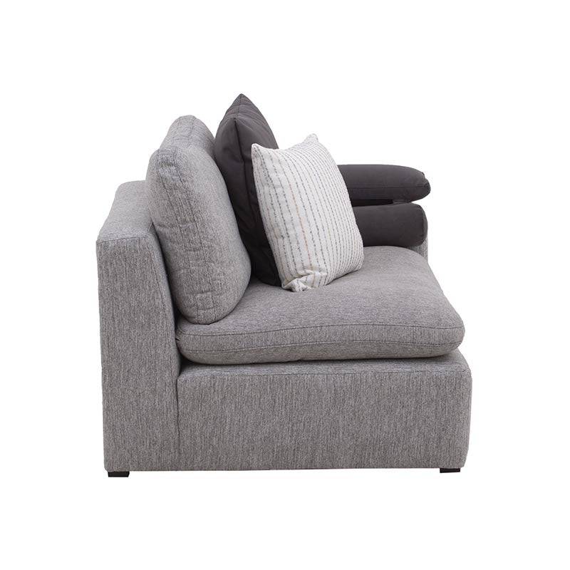 Sillón lateral de sala Nube deurope.com.mx en tela beige con brazo derecho, estructura de madera, 124 cm de alto y textura suave.