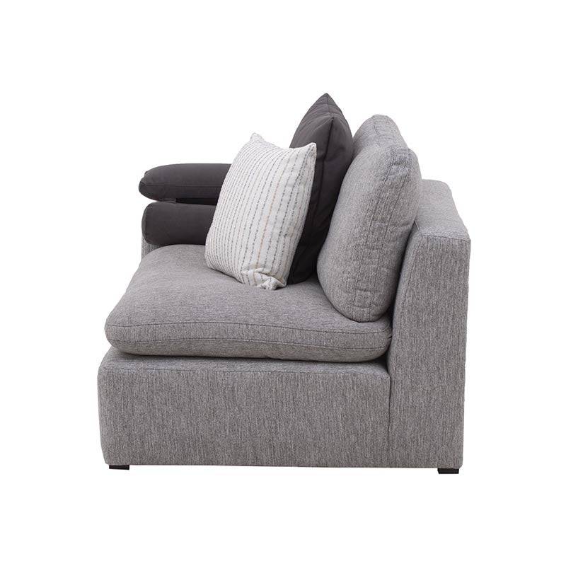 Sillón lateral de sala Nube de Deurope, en color beige, con brazo derecho, estructura de madera de pino y tela con textura suave.