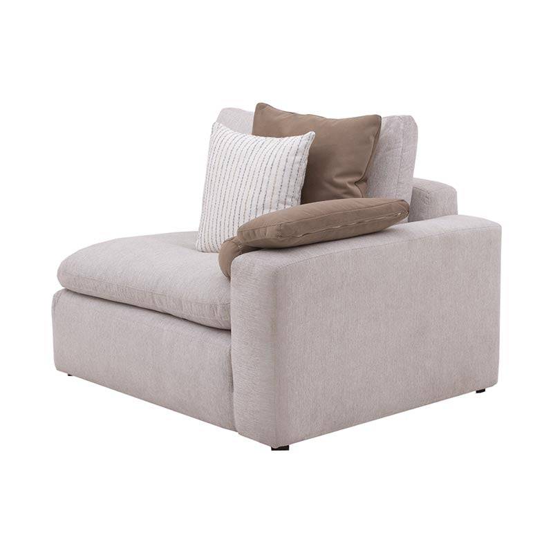 Sillón lateral de sala Nube de Deurope, individual en tela beige con brazo derecho y estructura de madera de pino.