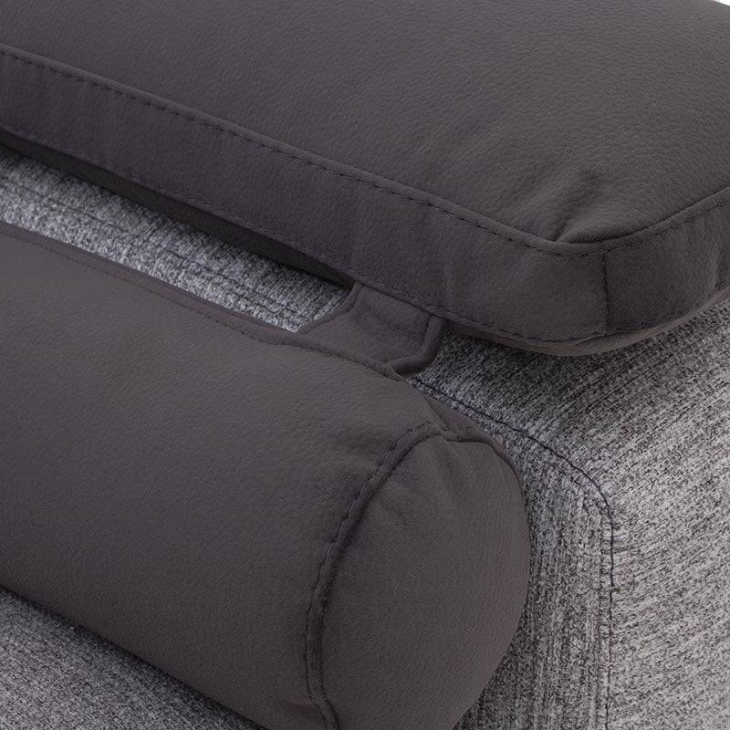 Sillón lateral de sala Nube deurope.com.mx en tela beige con textura suave, brazo derecho, estructura de madera de pino.