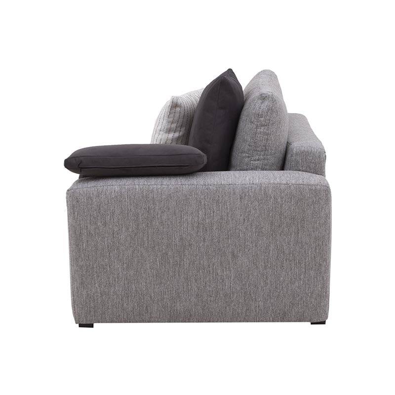 Sillón lateral de sala Nube de deurope.com.mx, en color beige con textura suave, marco de madera de pino, tamaño 124x92x103 cm.