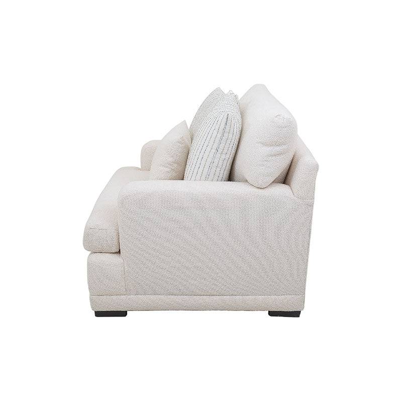 Sillón Oliver de tejido plano con textura afelpada en color blanco, con dimensiones de 123x97x107 cm.