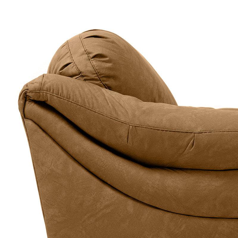 Juego de sala Marsella de cuero en tonos café latte, incluye sofá, loveseat y sillón con detalles en piel y estructura moderna.