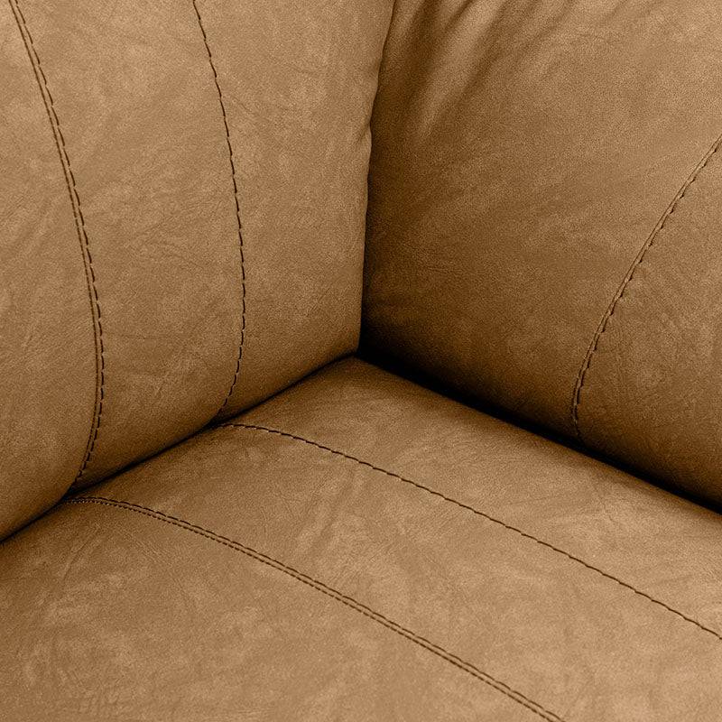 Juego de sala Marsella en cuero con sofá, love seat y sillón en color café latte, con estructura moderna y detalles en cuero.