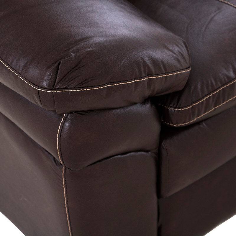 Juego de sala Marsella en cuero con sofá, loveseat y sillón en color café latte, con detalles en cuero touch.