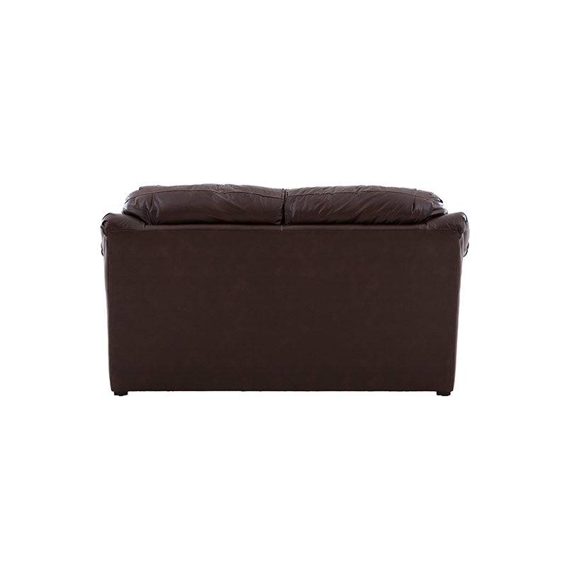 Juego de sala Marsella de cuero en tonos café latte, incluye sofá, love seat y sillón con diseño moderno en la sala.