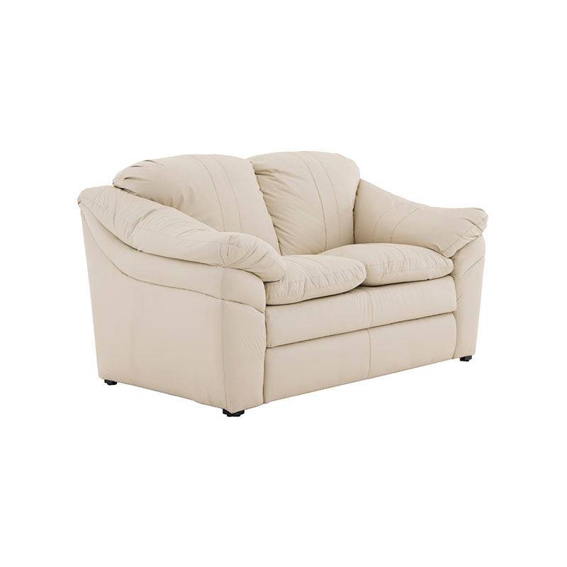 Juego de sala Marsella de cuero en tonos café latte, incluye sofá, loveseat y sillón, con estructura moderna y elegante.