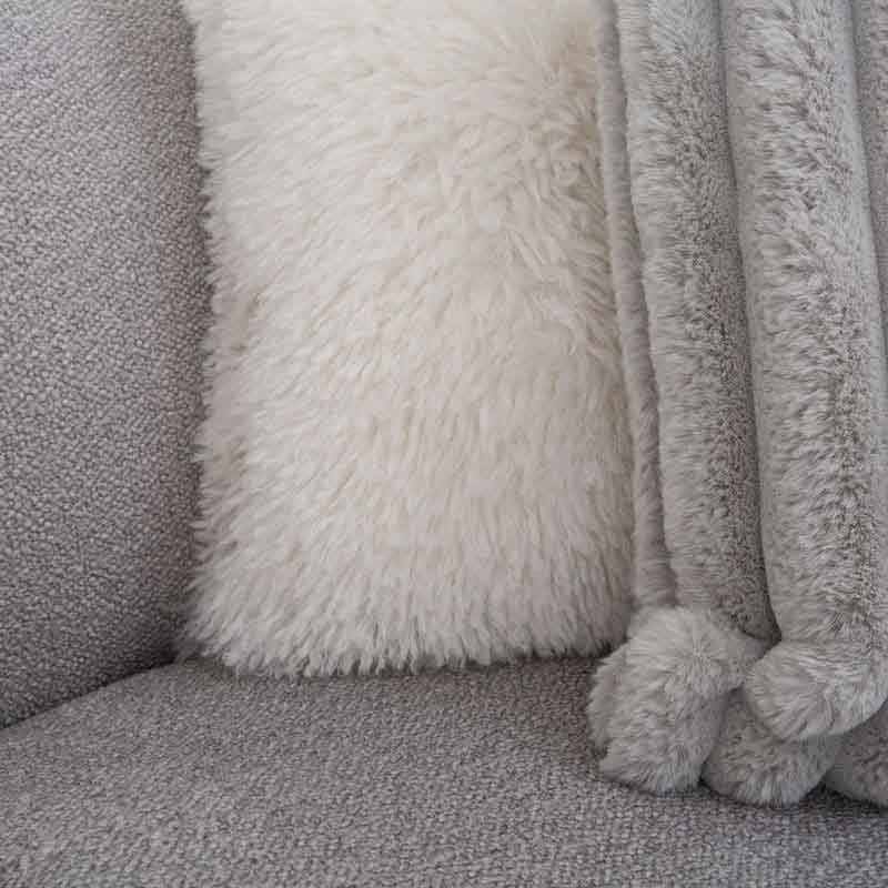 Sala Alejandría con chaise derecha, tapizada en tela gris claro, deupeore.com.mx, vista frontal con dimensiones.