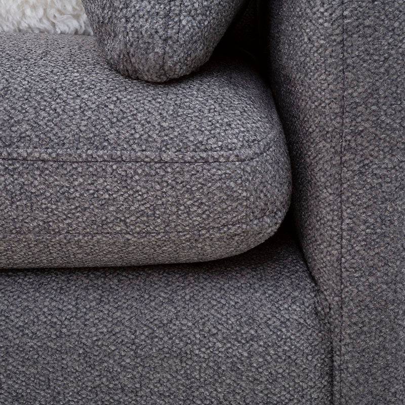 Juego de sala Francesca de 6 piezas en tapiz gris oscuro, sofá y sillones con diseño moderno y cómodo en tela tejida.