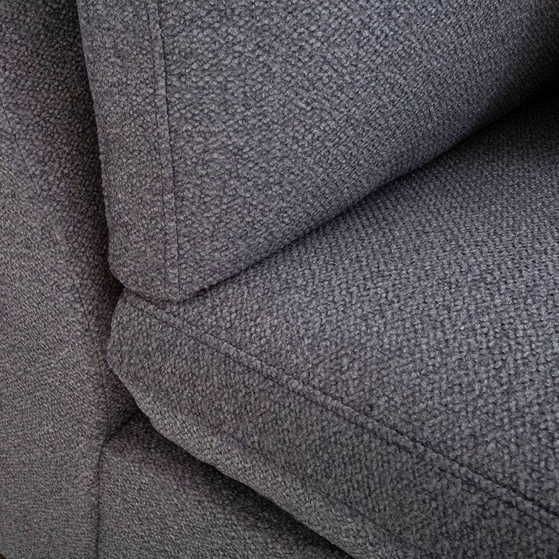 Juego de sala Francesca de 6 piezas en tapiz gris oscuro, sofá y sillones con estructura de madera y cojines cómodos.