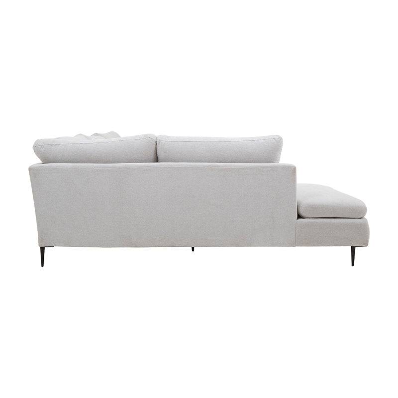 Sala Jess con chaise en tela marfil, estilo moderno, con cojines y estructura de madera, tamaño amplio para sala de estar.