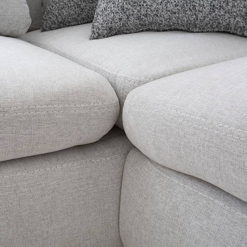 Sala Jess con chaise en tapiz marfil, sofá de tela con diseño moderno y amplio, con medidas de 280x93x238 cm.