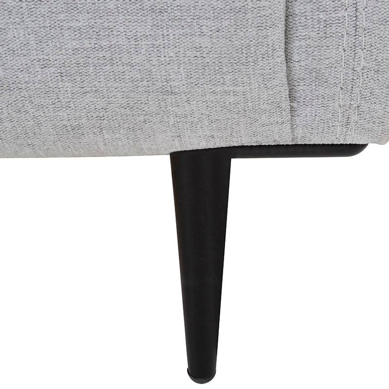 Sala Jess con chaise de tapiz marfil de Deurope, sofá de tela con chaise larga y estructura moderna.