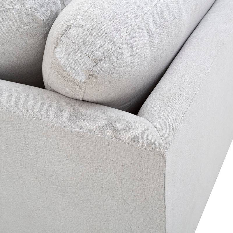 Sala Jess con chaise de tapiz en tela marfil, estilo moderno, con estructura rectangular y cojines cómodos.