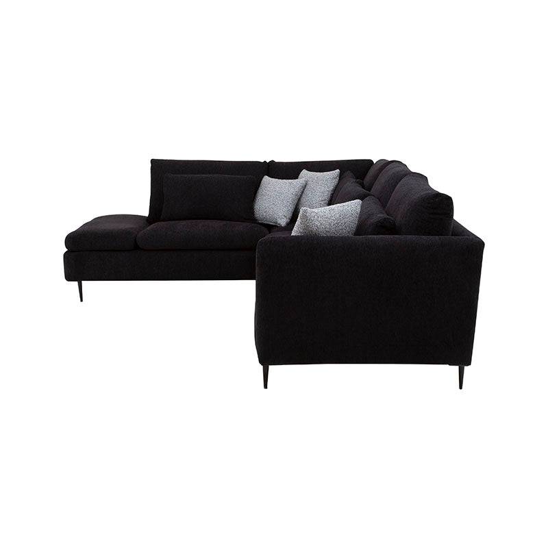 Sala Jess con chaise de tapiz marfil, sofá de tela, vista frontal, con estructura y cojines en tela tejida plana.