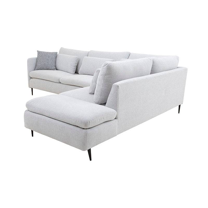 Sala Jess con chaise de Deurope en tela marfil, con diseño moderno y estructura amplia, mide 280 cm de largo y 93 cm de alto.