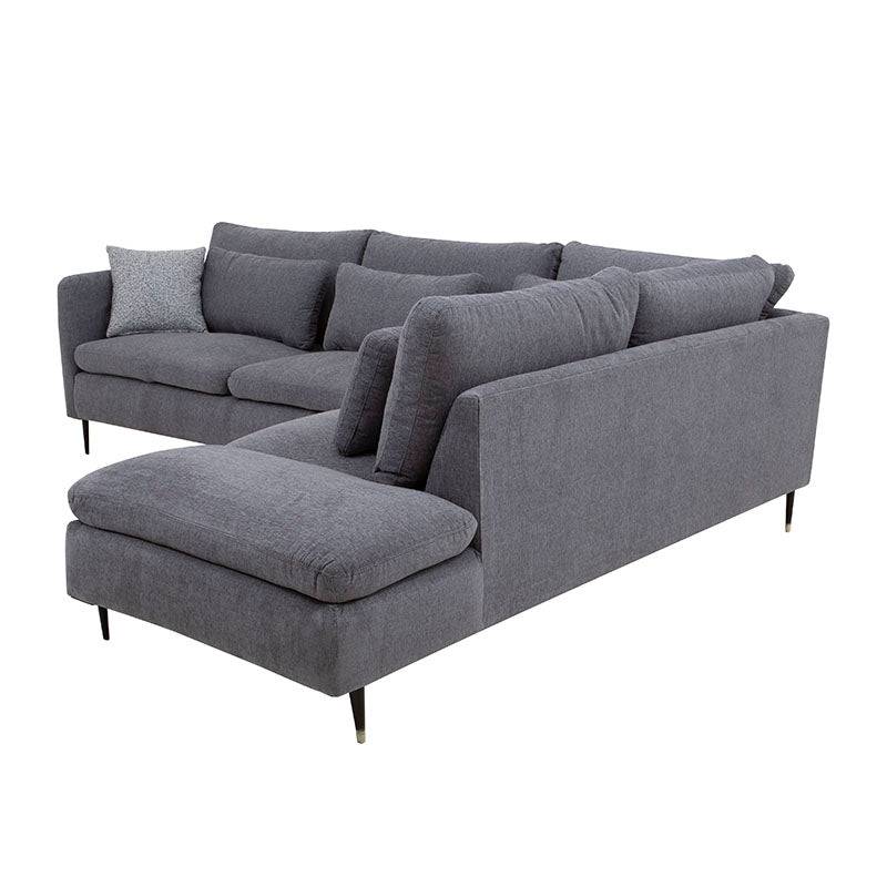 Sala Jess con chaise de tapiz marfil y tela, estructura de madera, con cojines cómodos y diseño moderno.