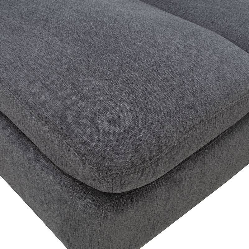 Sala Jess con chaise de tapiz marfil, sofá de tela con chaise longue en la sala de estilo moderno.