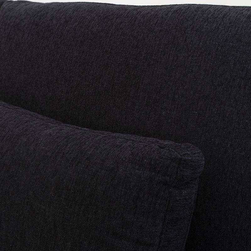 Sala Jess con chaise de color marfil, tapizado en tela, con estructura moderna y detalles en tejido plano.